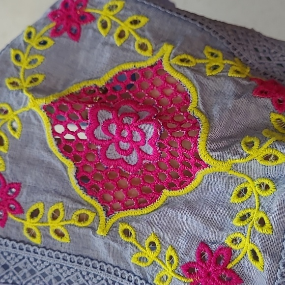 Talbots Chambray Blouse with Bright Pink & Yellow Embroidered Sleeves size Large - Picture 4 of 8